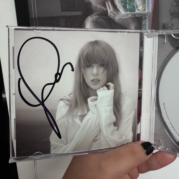 Taylor Swift TTPD Signed CD - Picture 6 of 7